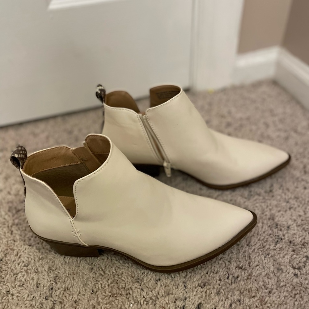 Time and Tru Women's Tan Snake Skin Trim Ankle Boots, Size 10